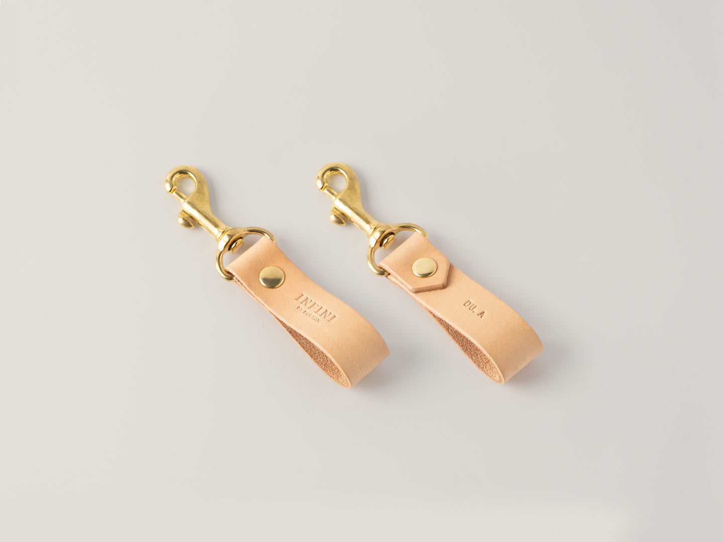 Brelok do kluczy z karabińczykiem z inicjałami