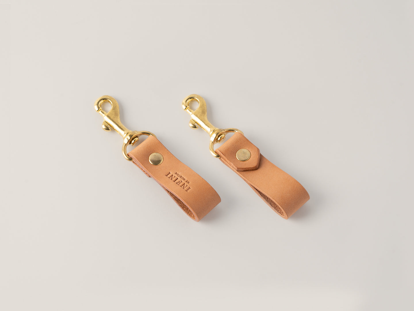 Brelok do kluczy z karabińczykiem z inicjałami