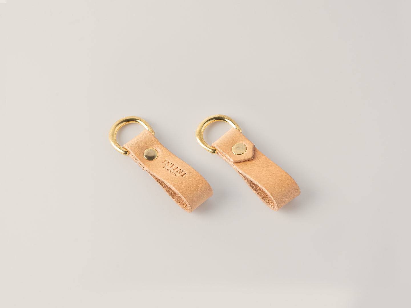 Brelok do kluczy na półkółku z inicjałami