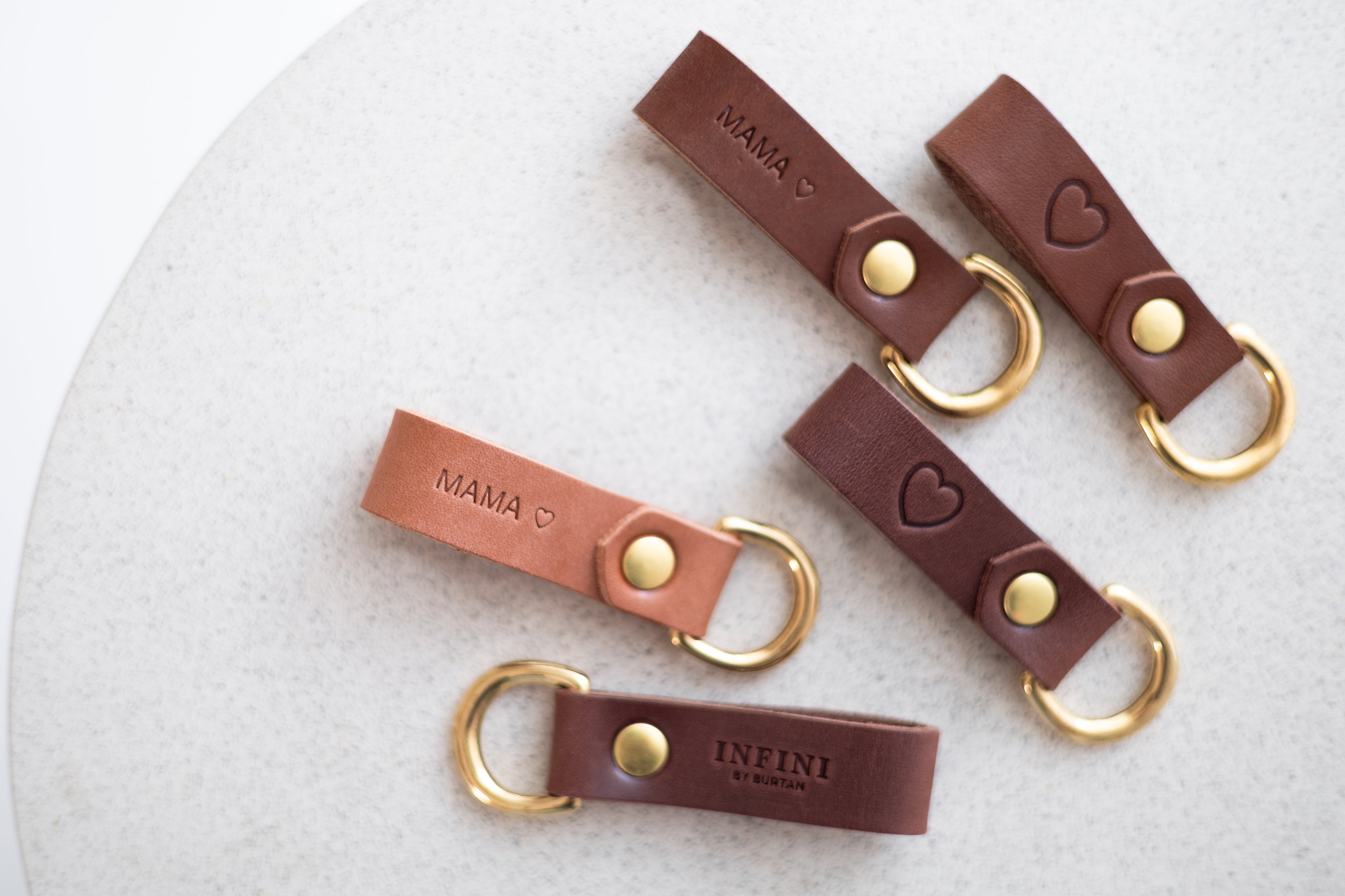 Brelok z napisem MAMA ♡