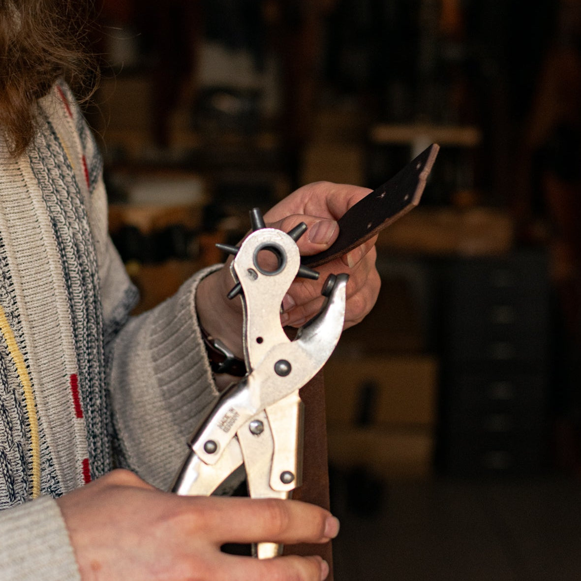 Dziurkujemy pod nity